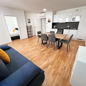 Modern, New, Next To Metro - Gg13 , Wiedeń Austria
